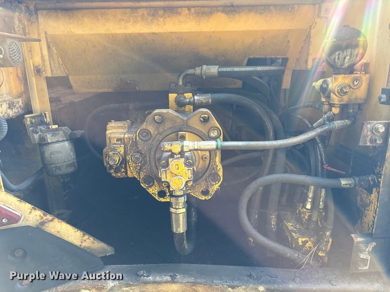 image for item EA7326 1996 Kobelco SK270LC Mark IV excavator