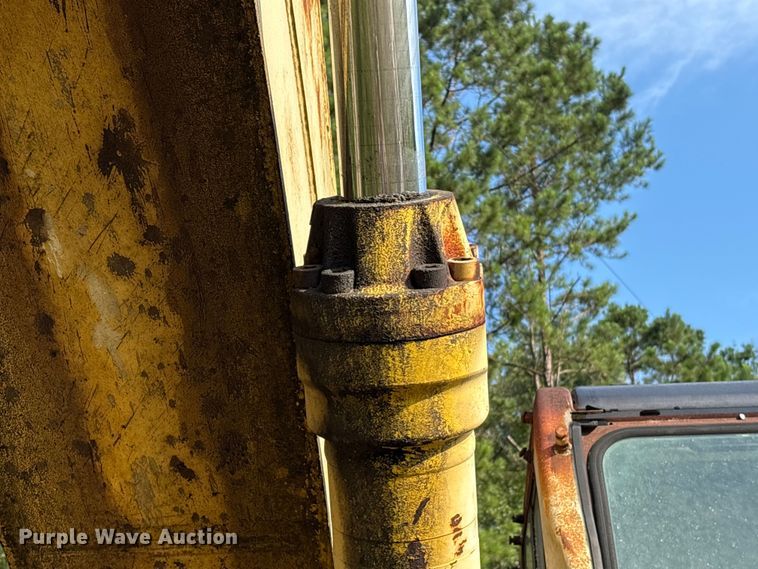image for item EA7326 1996 Kobelco SK270LC Mark IV excavator