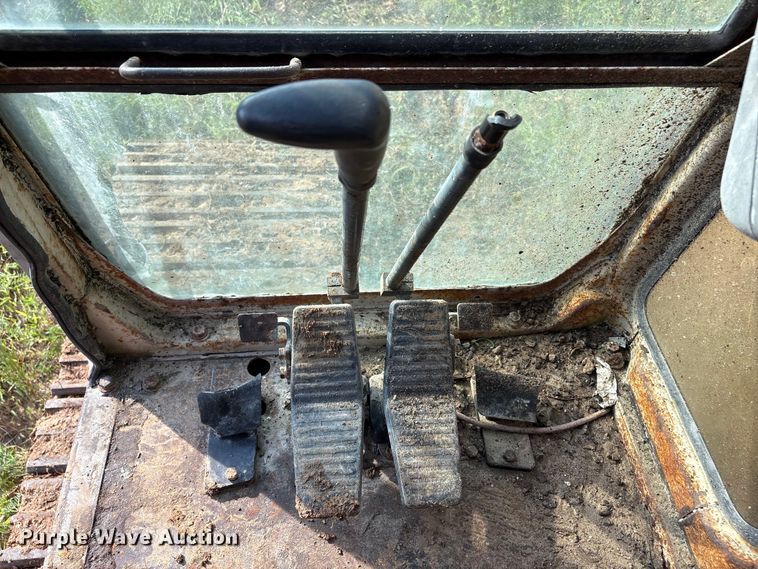 image for item EA7326 1996 Kobelco SK270LC Mark IV excavator