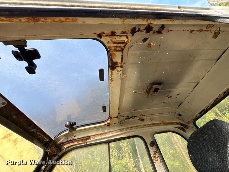 image for item EA7326 1996 Kobelco SK270LC Mark IV excavator