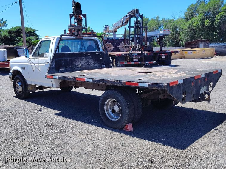 image for item ED0164 1997 Ford F450 Super Duty flatbed truck