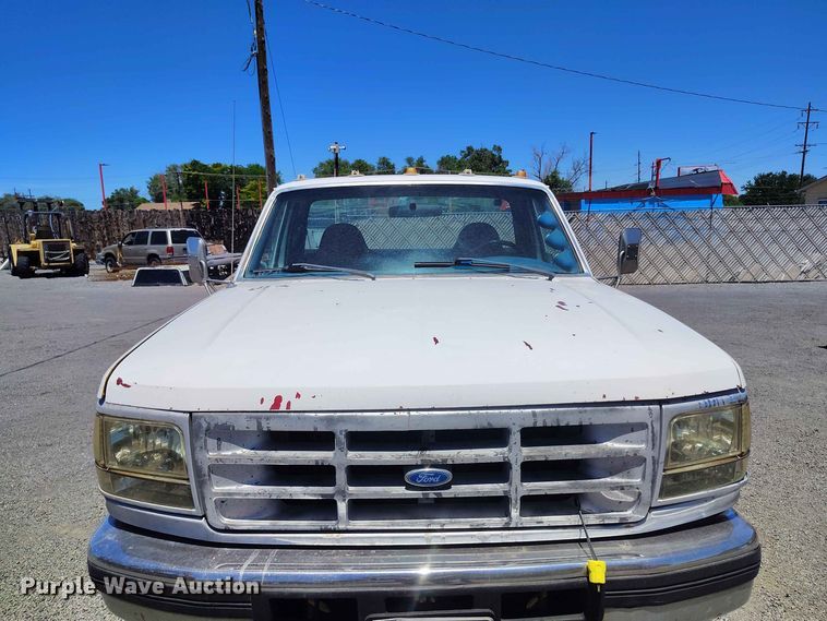 image for item ED0164 1997 Ford F450 Super Duty flatbed truck