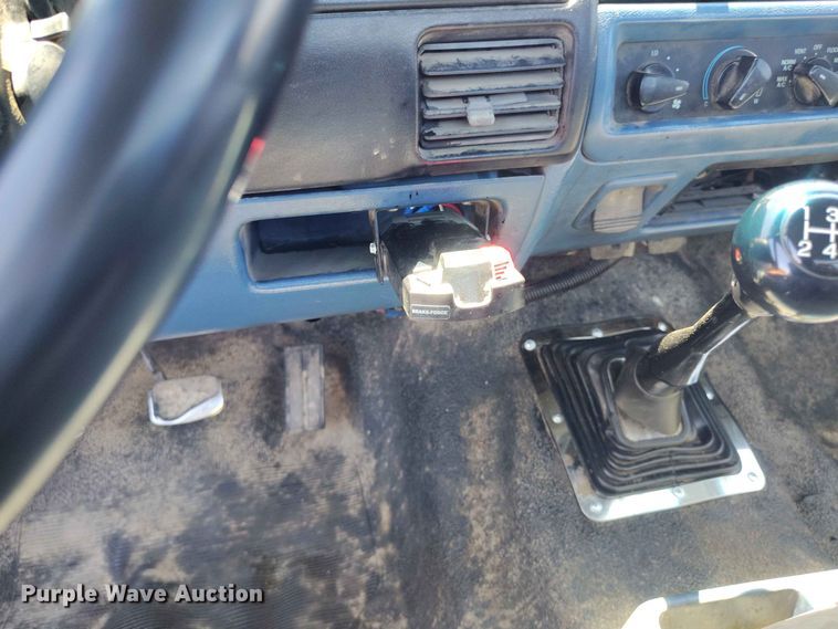 image for item ED0164 1997 Ford F450 Super Duty flatbed truck