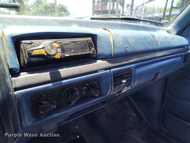image for item ED0164 1997 Ford F450 Super Duty flatbed truck