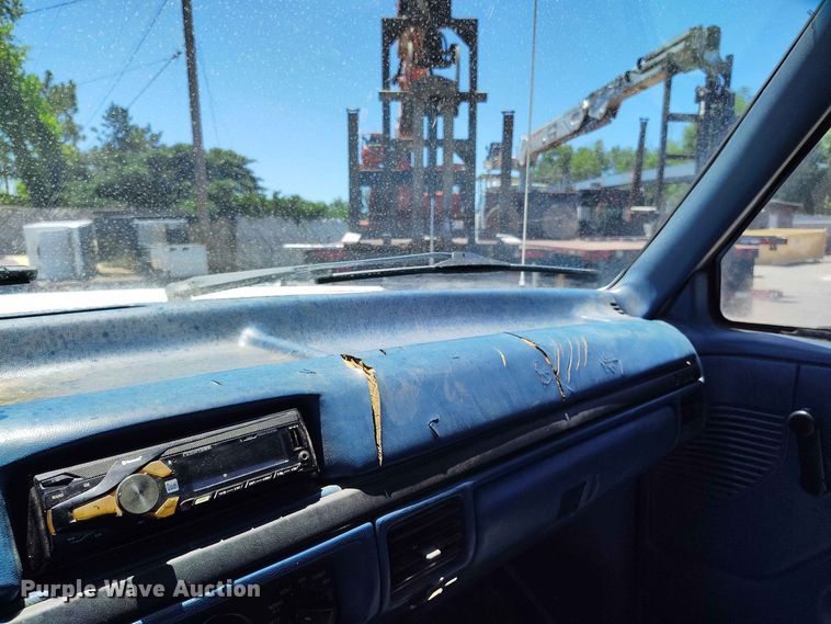 image for item ED0164 1997 Ford F450 Super Duty flatbed truck