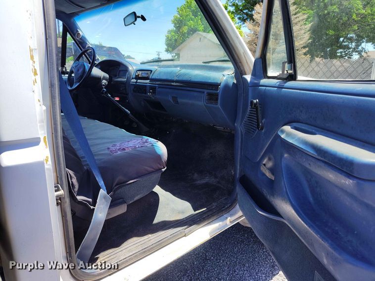 image for item ED0164 1997 Ford F450 Super Duty flatbed truck