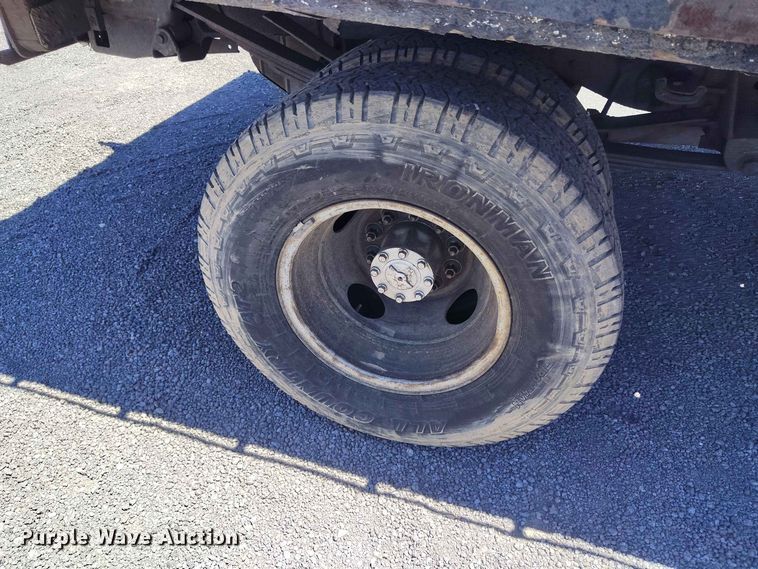 image for item ED0164 1997 Ford F450 Super Duty flatbed truck