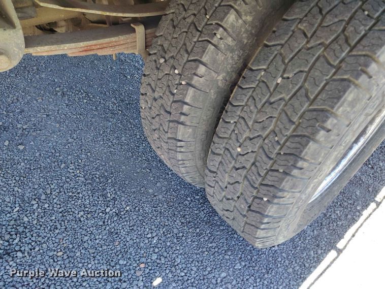 image for item ED0164 1997 Ford F450 Super Duty flatbed truck
