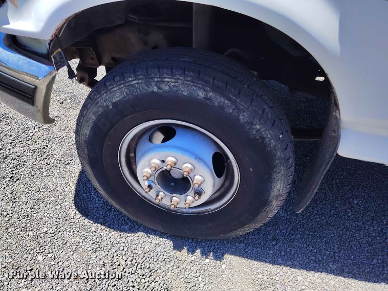 image for item ED0164 1997 Ford F450 Super Duty flatbed truck