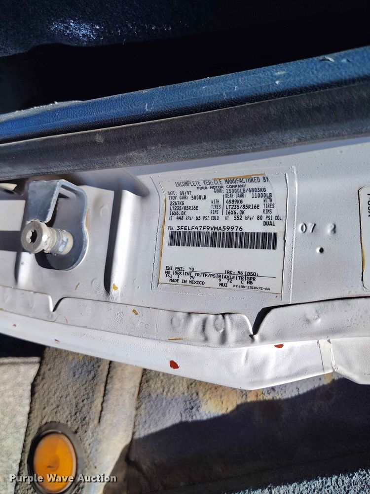 image for item ED0164 1997 Ford F450 Super Duty flatbed truck