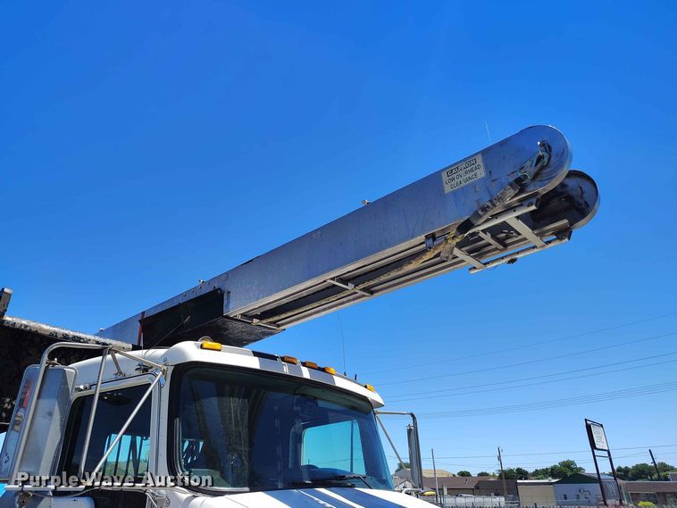 image for item ED0165 2009 Kenworth T370 shingle conveyor truck