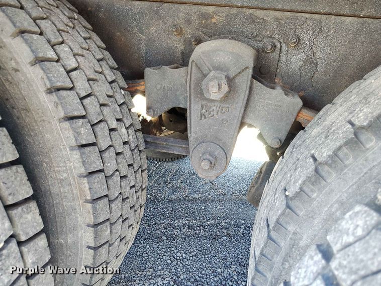 image for item ED0165 2009 Kenworth T370 shingle conveyor truck