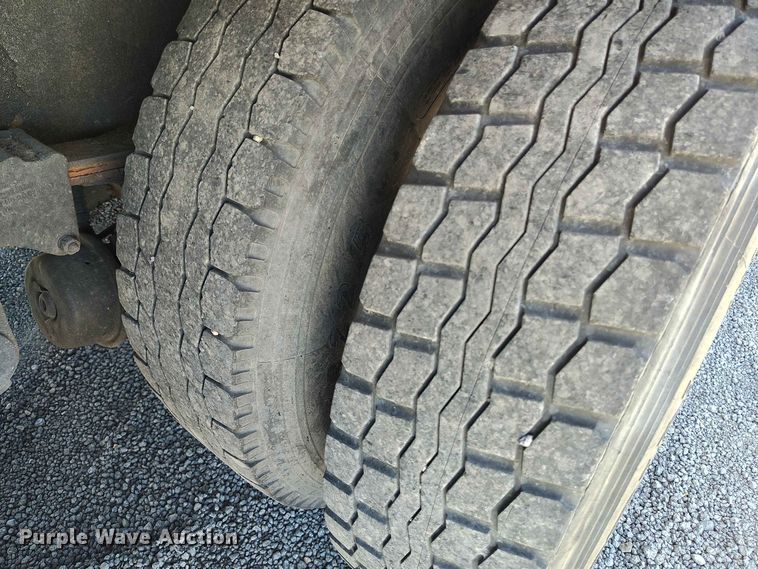 image for item ED0165 2009 Kenworth T370 shingle conveyor truck
