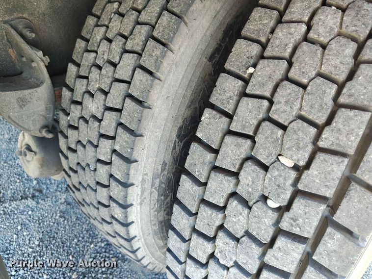 image for item ED0165 2009 Kenworth T370 shingle conveyor truck