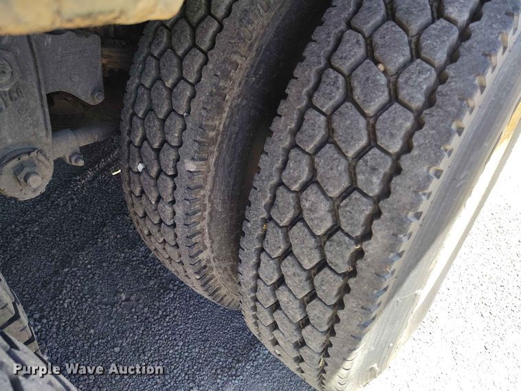 image for item ED0165 2009 Kenworth T370 shingle conveyor truck