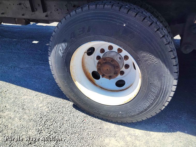 image for item ED0165 2009 Kenworth T370 shingle conveyor truck