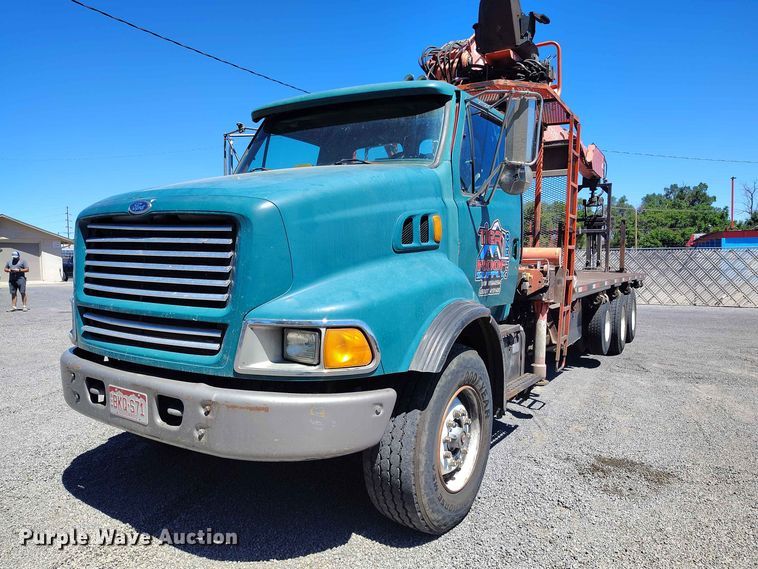 image for item ED0167 1998 Ford LT9000 crane truck