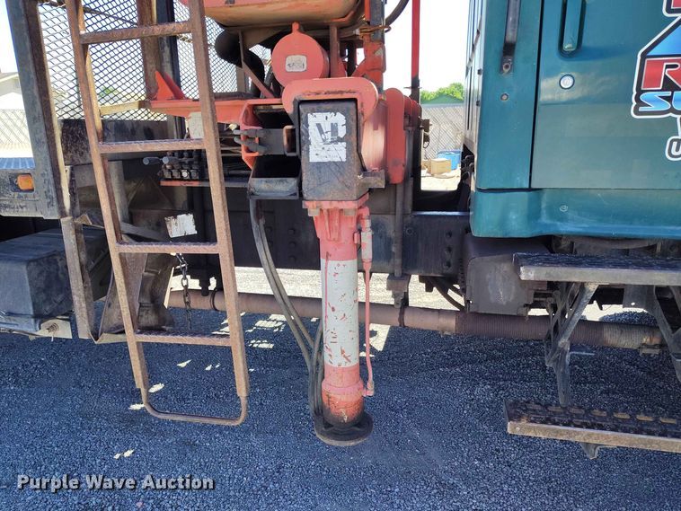 image for item ED0167 1998 Ford LT9000 crane truck