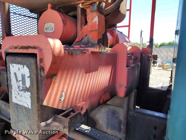 image for item ED0167 1998 Ford LT9000 crane truck