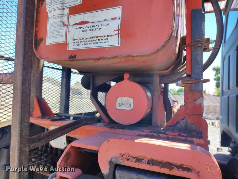 image for item ED0167 1998 Ford LT9000 crane truck