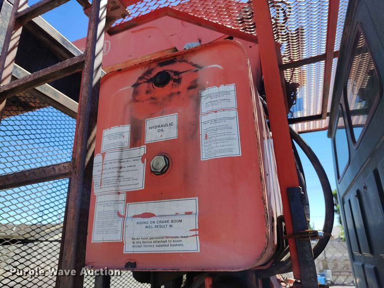image for item ED0167 1998 Ford LT9000 crane truck