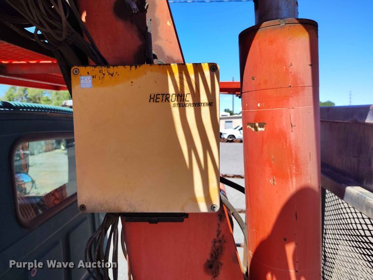 image for item ED0167 1998 Ford LT9000 crane truck
