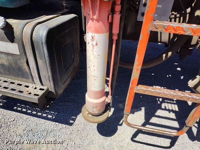 image for item ED0167 1998 Ford LT9000 crane truck