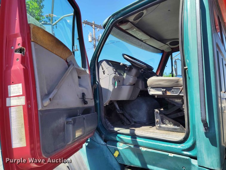 image for item ED0167 1998 Ford LT9000 crane truck