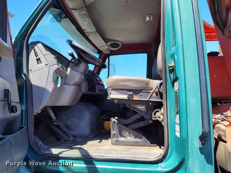 image for item ED0167 1998 Ford LT9000 crane truck
