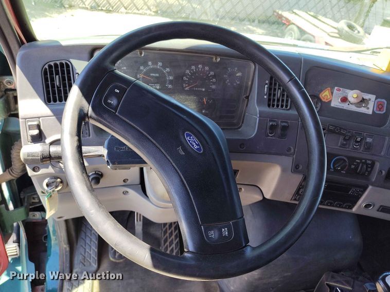 image for item ED0167 1998 Ford LT9000 crane truck