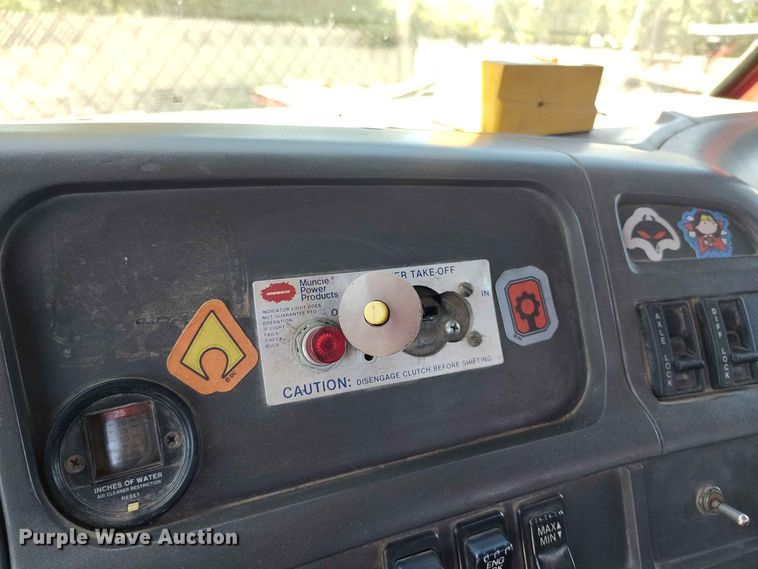 image for item ED0167 1998 Ford LT9000 crane truck
