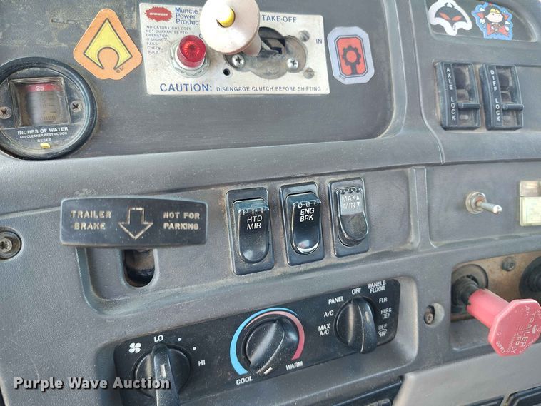 image for item ED0167 1998 Ford LT9000 crane truck