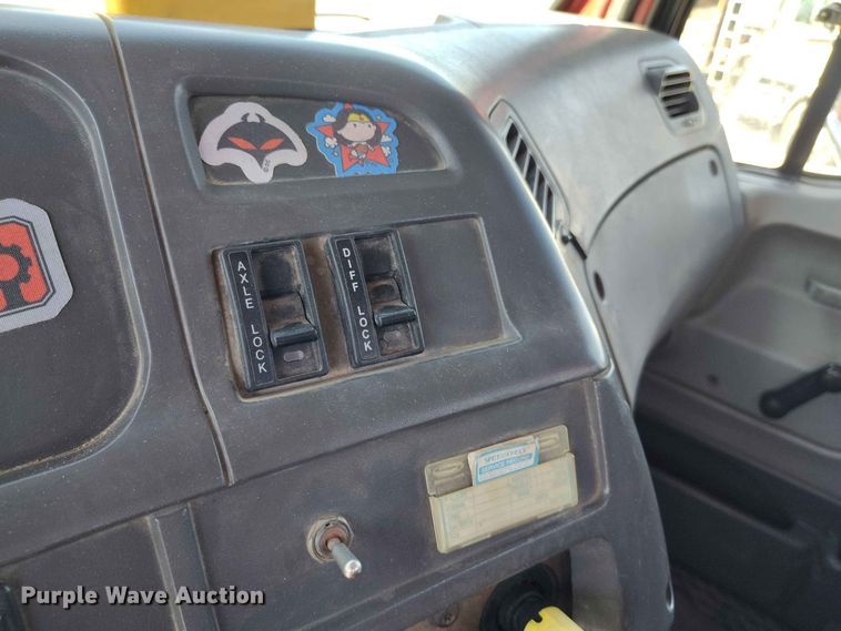 image for item ED0167 1998 Ford LT9000 crane truck