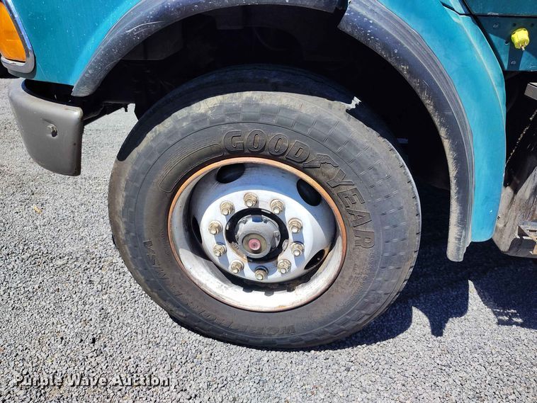 image for item ED0167 1998 Ford LT9000 crane truck