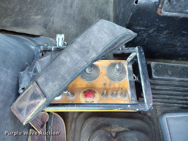 image for item ED0167 1998 Ford LT9000 crane truck