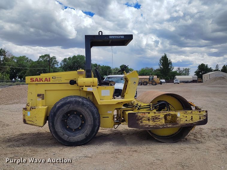 image for item ED0175 1995 Sakai SV70D single drum vibratory roller