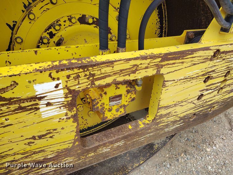 image for item ED0175 1995 Sakai SV70D single drum vibratory roller