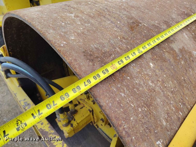 image for item ED0175 1995 Sakai SV70D single drum vibratory roller