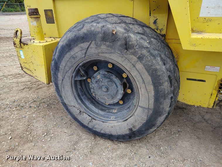 image for item ED0175 1995 Sakai SV70D single drum vibratory roller