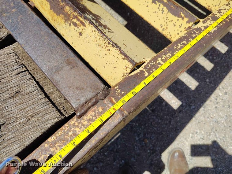 image for item ED0177 2000 Monroe Towmaster Contrail C-20 equipment trailer