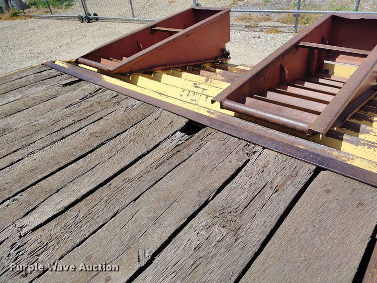 image for item ED0177 2000 Monroe Towmaster Contrail C-20 equipment trailer