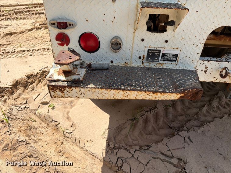image for item ED5325 1992 International 4700 bucket truck