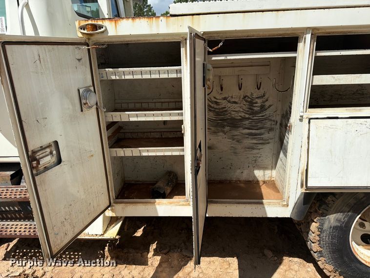 image for item ED5325 1992 International 4700 bucket truck