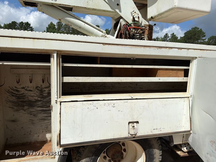 image for item ED5325 1992 International 4700 bucket truck