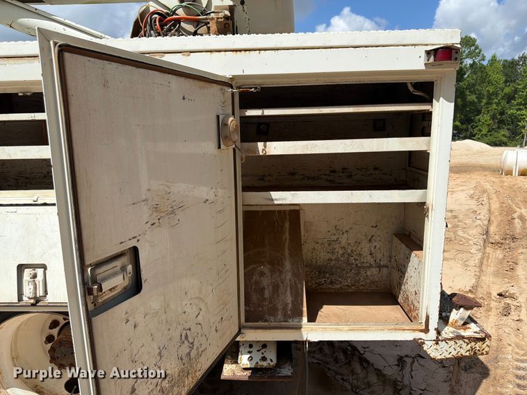 image for item ED5325 1992 International 4700 bucket truck
