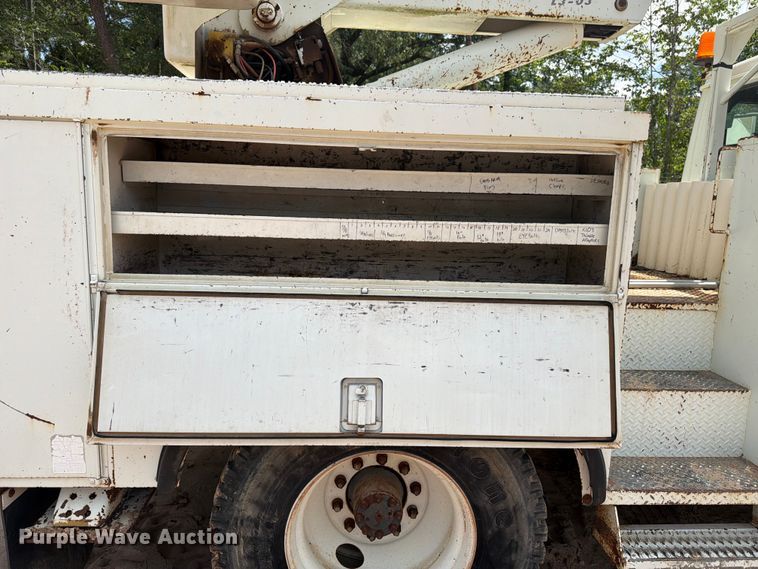 image for item ED5325 1992 International 4700 bucket truck