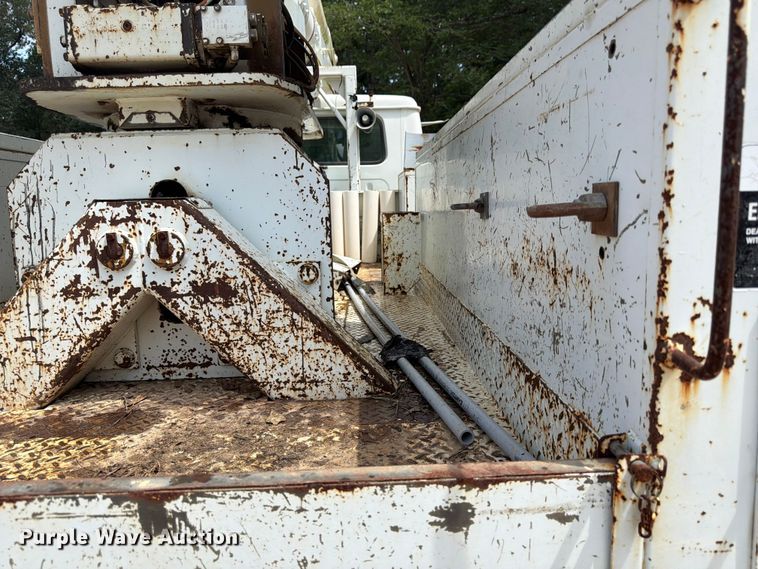image for item ED5325 1992 International 4700 bucket truck