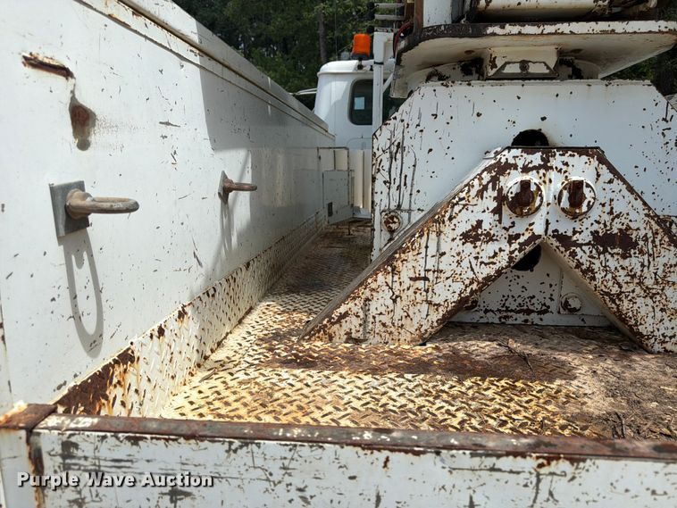 image for item ED5325 1992 International 4700 bucket truck