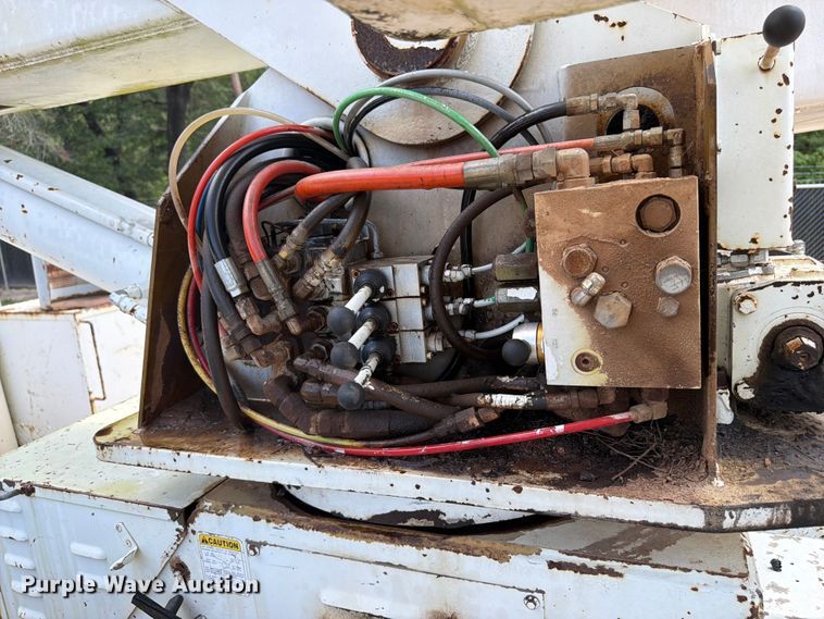 image for item ED5325 1992 International 4700 bucket truck