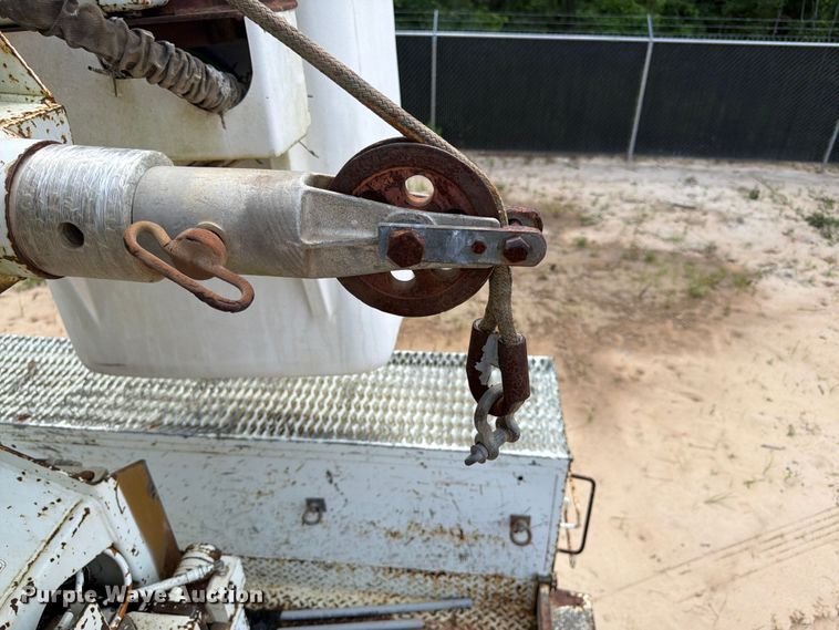 image for item ED5325 1992 International 4700 bucket truck